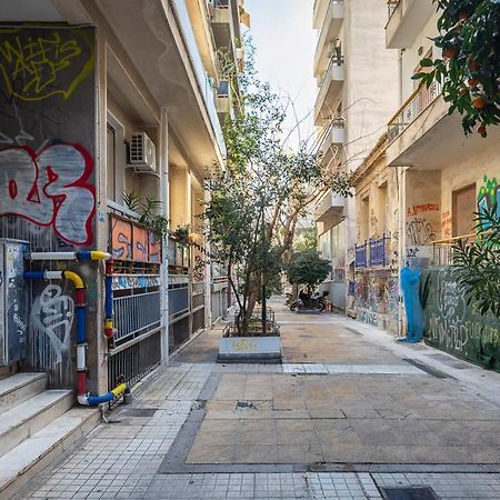 Comfort Aparment In Exarcheia Athena Bagian luar foto